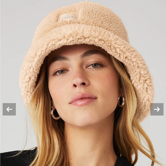 ALO Yoga Accessories - NWT Alo Sherpa Bucket Hat in Camel